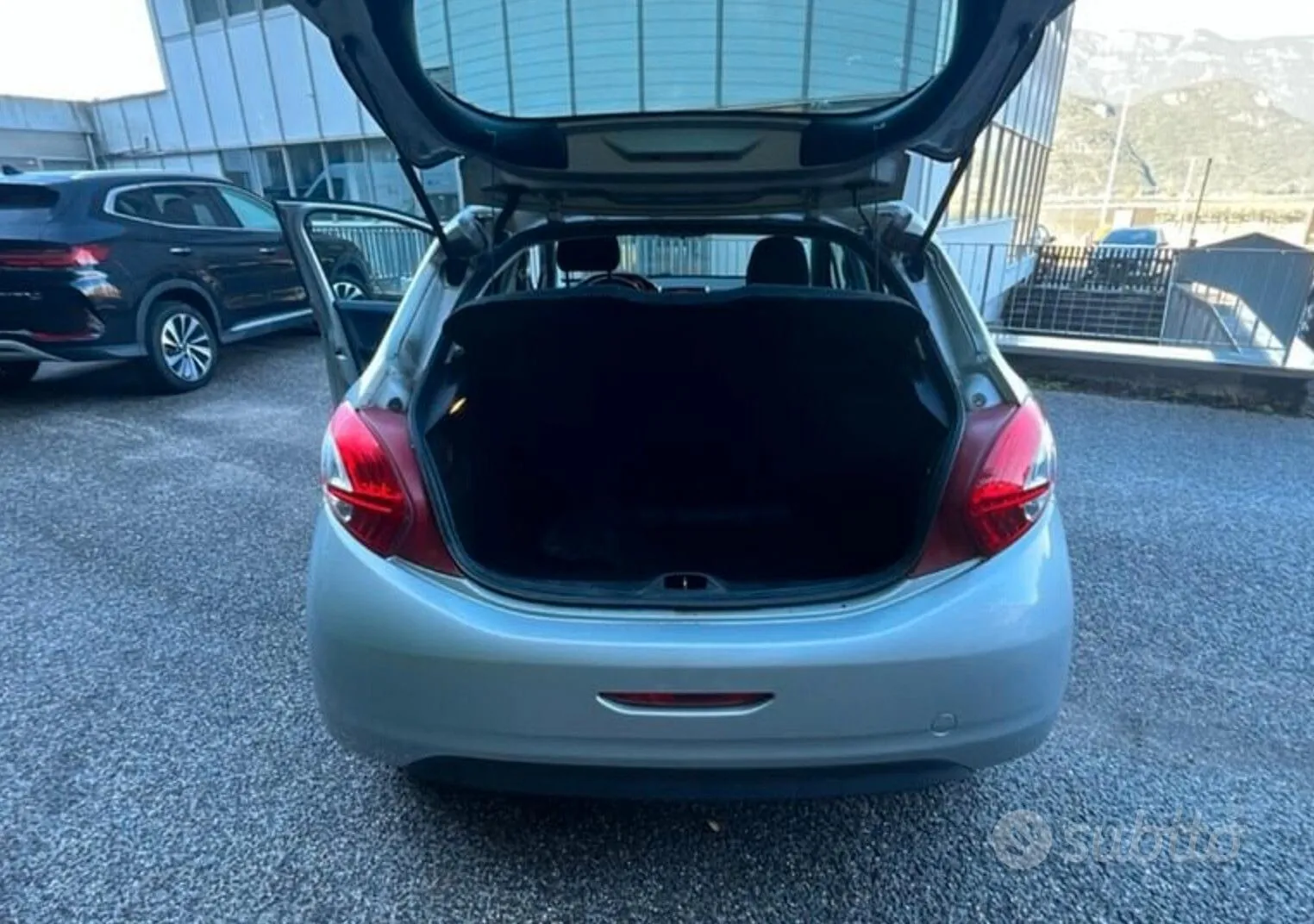 Peugeot 208 2014 photo 4