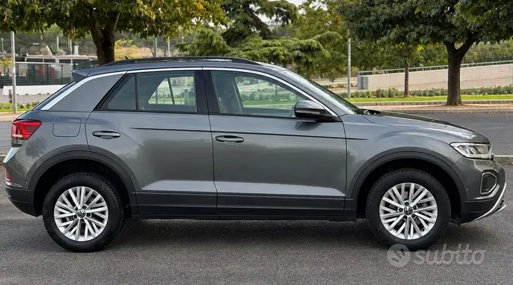 Volkswagen T-Roc 2023 photo 2