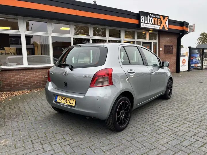 Toyota Yaris 2006 photo 2