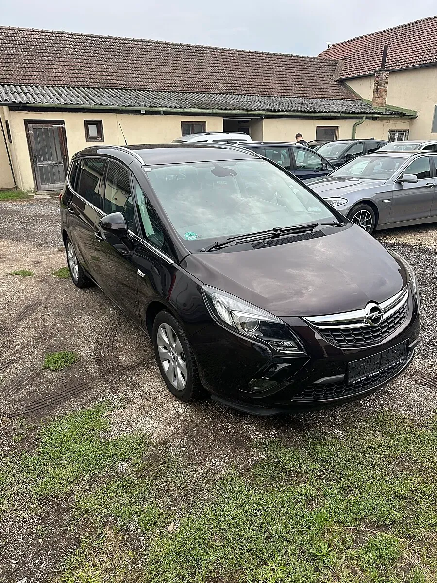 Opel Zafira Tourer 2012 photo 2