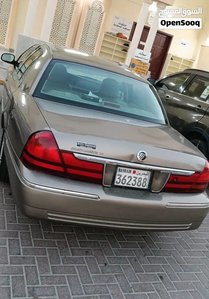 Ford Crown Victoria 2006 photo 2
