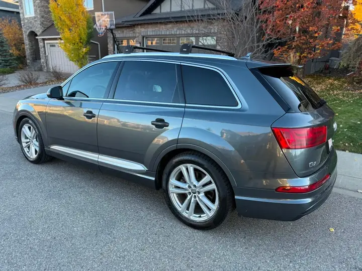 Audi Q7 2017 photo 2