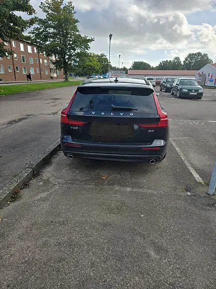 Volvo V60 2022 photo 2