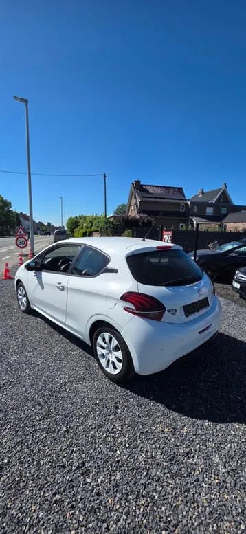 Peugeot 208 2017 photo 2