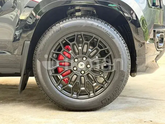 Land Rover Defender 2024 photo 5
