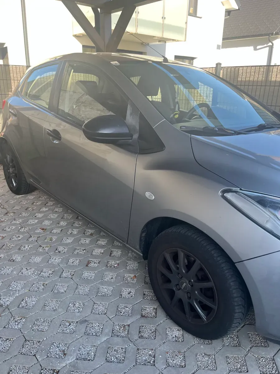 Mazda Mazda2 2009 photo 3