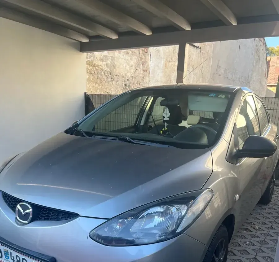 Mazda Mazda2 2009 photo 2