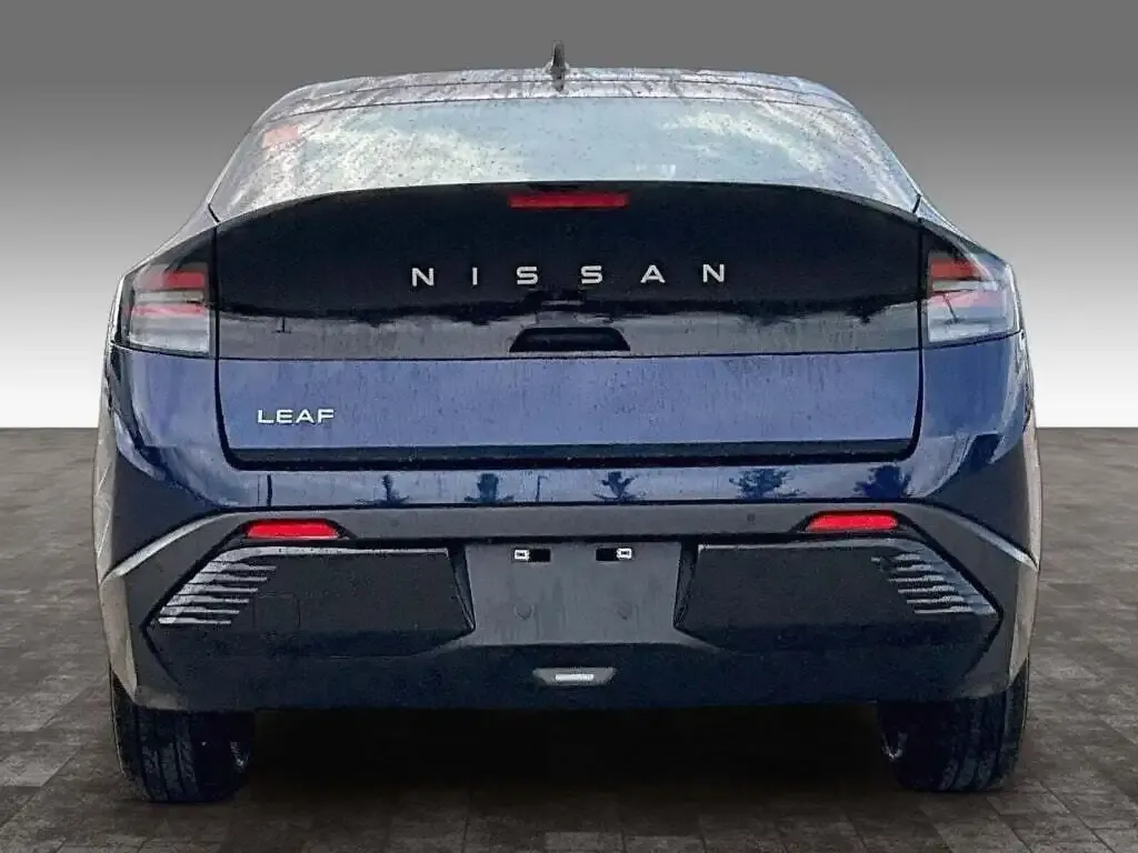 Nissan Leaf 2026 photo 4