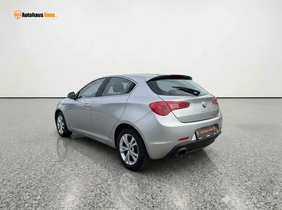 Alfa Romeo Giulietta 2010 photo 3