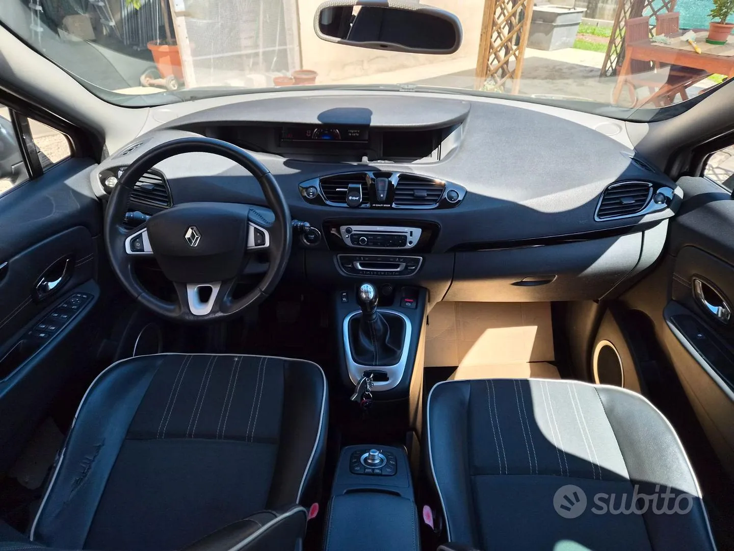 Renault Scenic 2012 photo 4