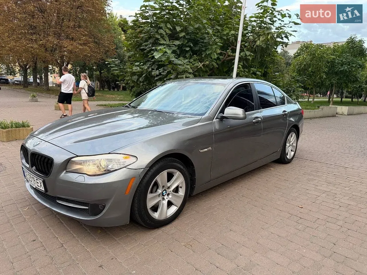 BMW 5 Series 2012 photo 2