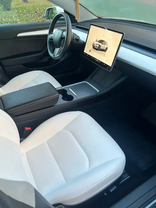 Tesla Model 3 2023 photo 4