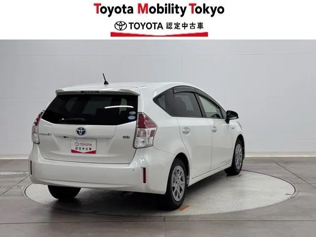 Toyota Priusα 2017 photo 2