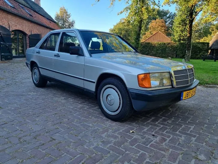 Mercedes-Benz 190E