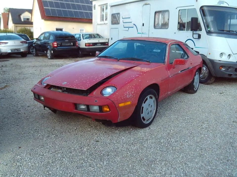 Porsche 928