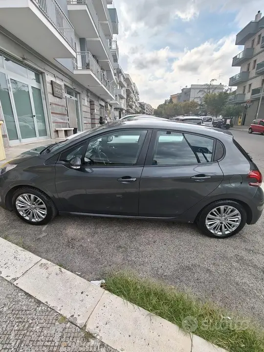 Peugeot 208 2015 photo 4