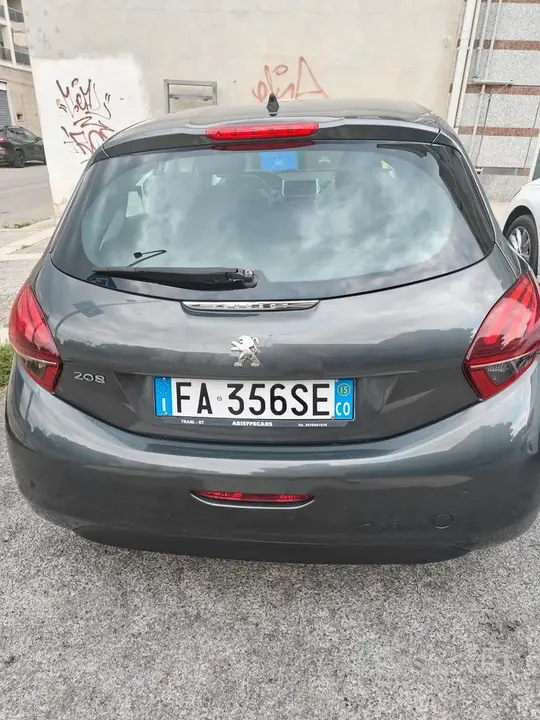 Peugeot 208 2015 photo 2
