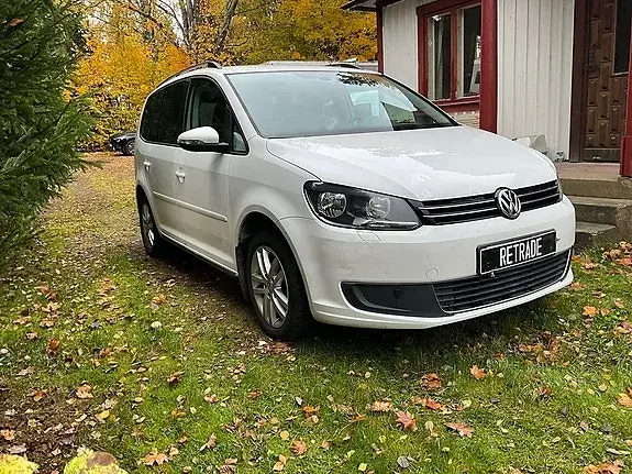 Volkswagen Touran 2012 photo 2