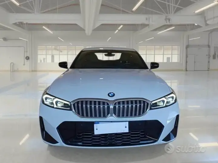 BMW 318 2023 photo 2