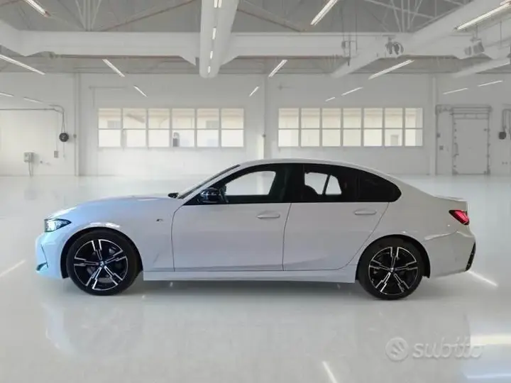 BMW 318 2023 photo 5