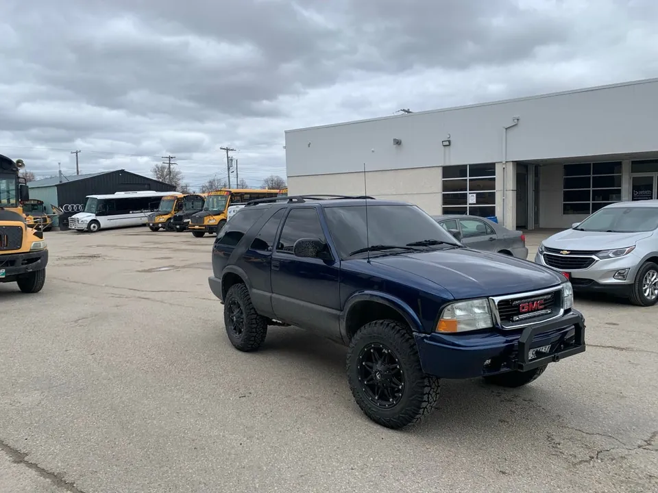 GMC Jimmy 2005 photo 2