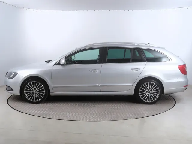 Skoda Superb Combi 2015 photo 2