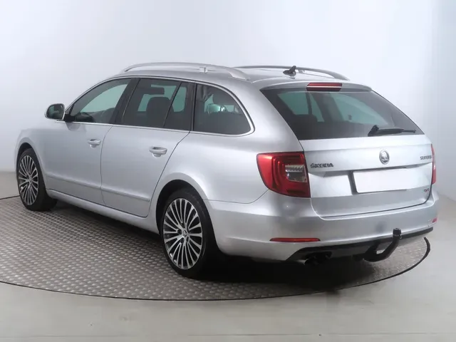 Skoda Superb Combi 2015 photo 3