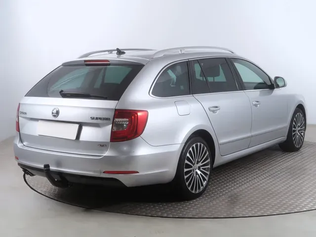 Skoda Superb Combi 2015 photo 4