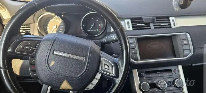 Land Rover Range Rover Evoque 2015 photo 2