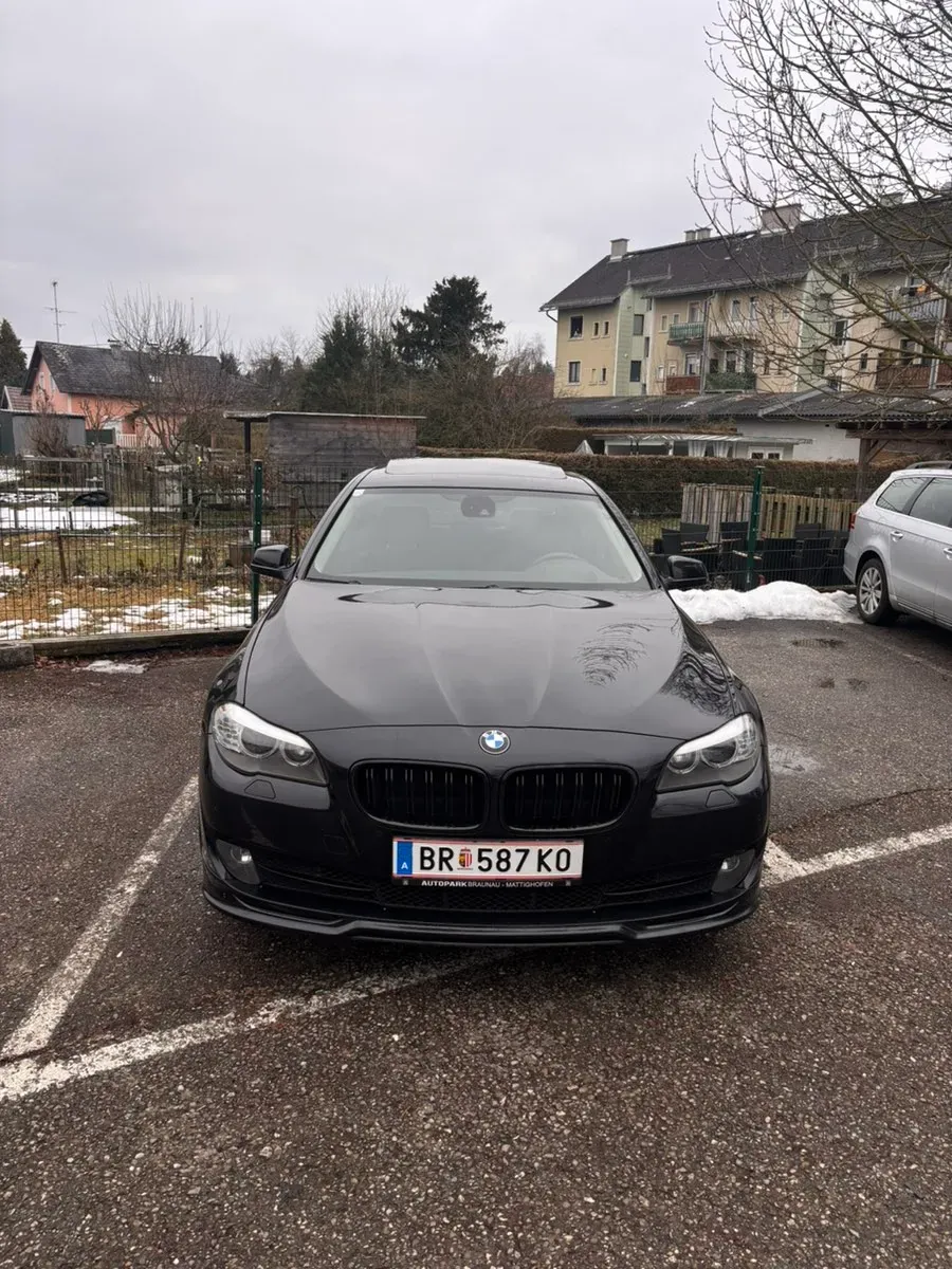 BMW 5 Series 2011 photo 2
