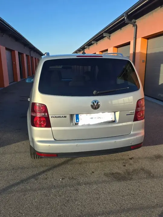 Volkswagen Touran 2008 photo 2