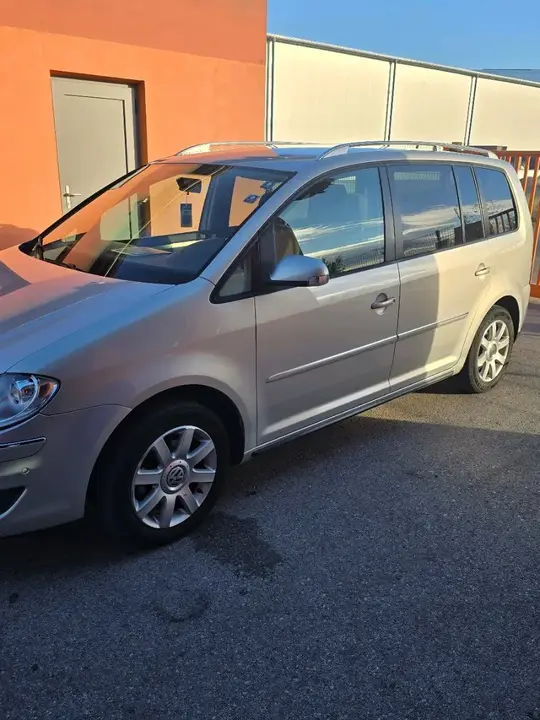 Volkswagen Touran 2008 photo 3