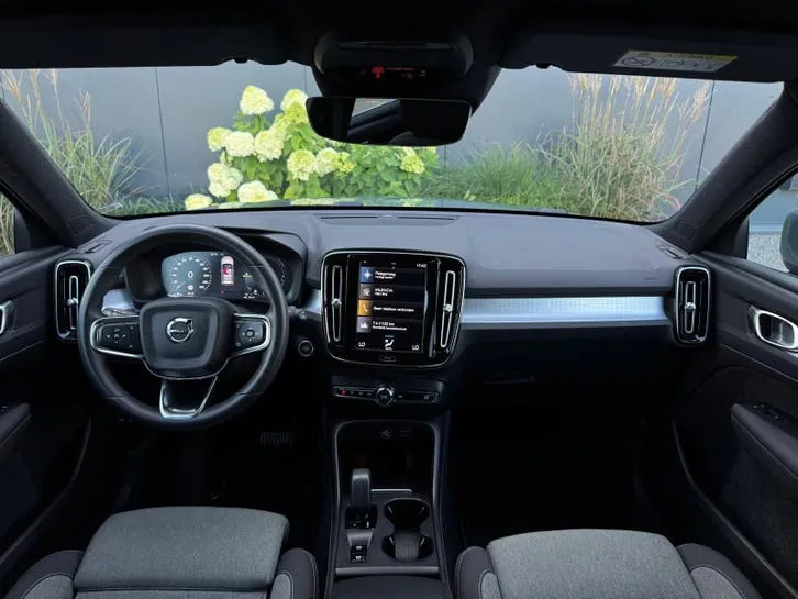 Volvo Xc40 2023 photo 2