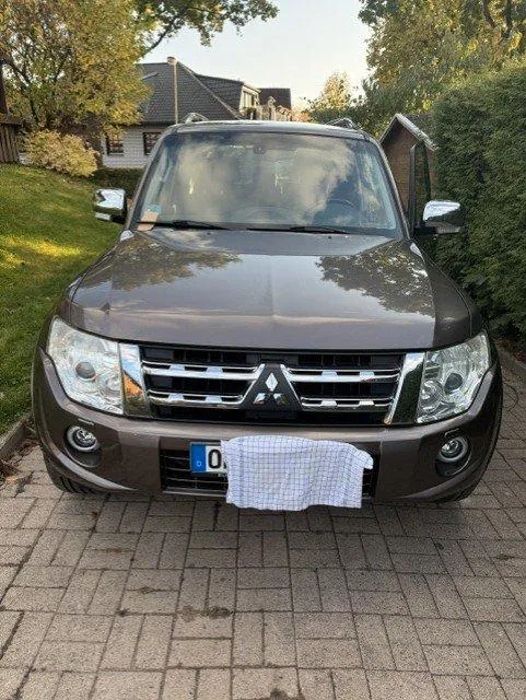 Mitsubishi Pajero V80
