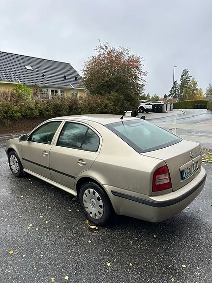 Skoda Octavia 2004 photo 2