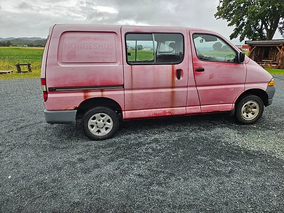 Toyota Hiace 2002 photo 4