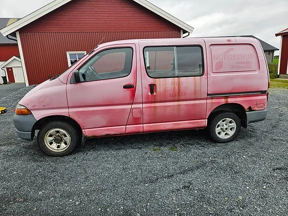 Toyota Hiace 2002 photo 2