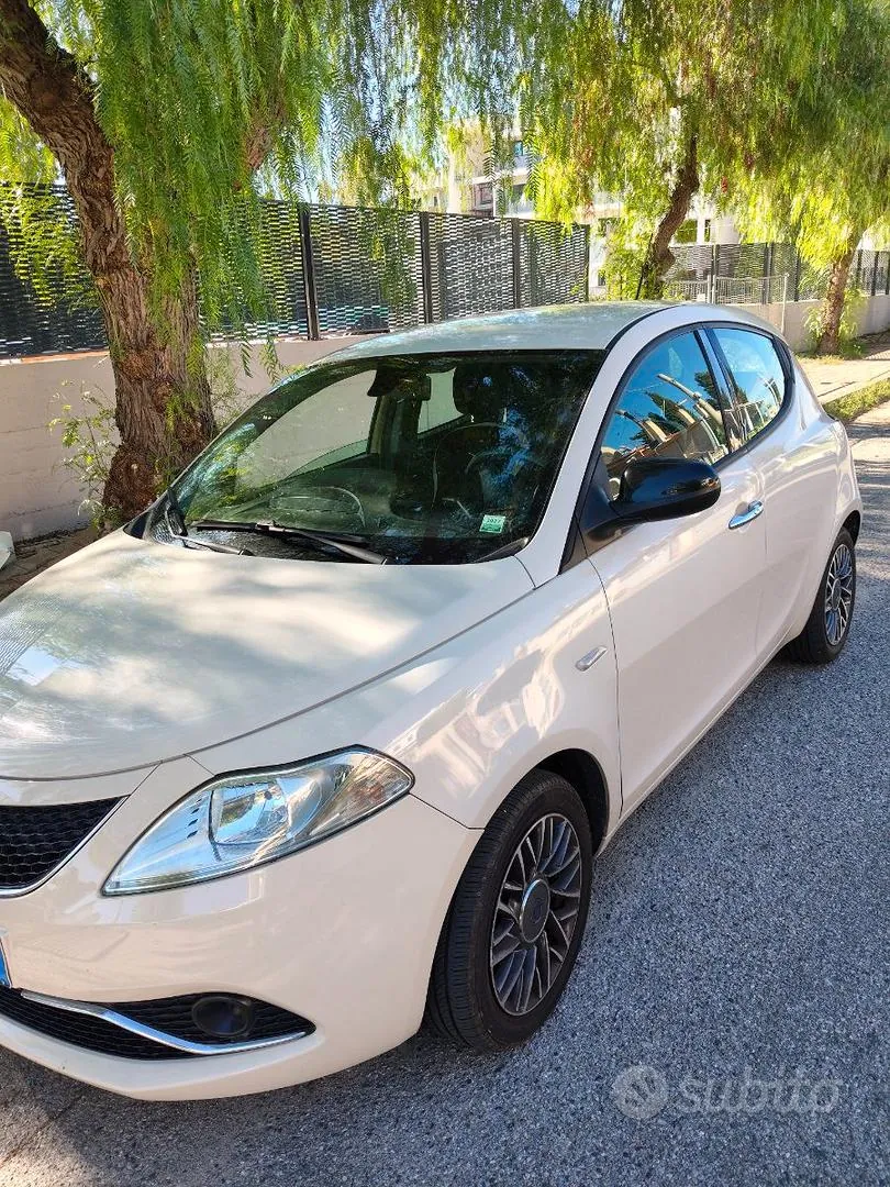 Lancia Ypsilon 2015 photo 2