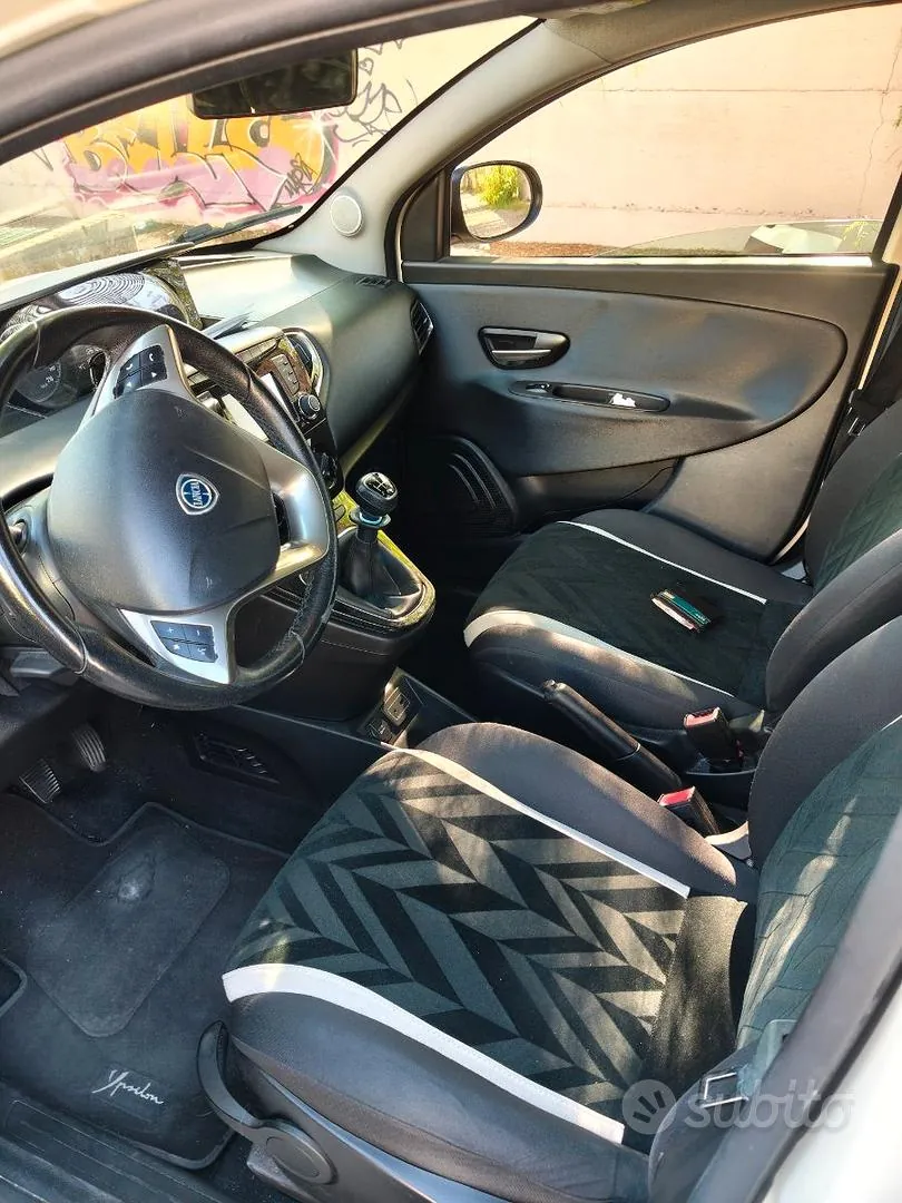 Lancia Ypsilon 2015 photo 3