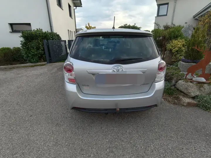 Toyota Verso 2015 photo 2