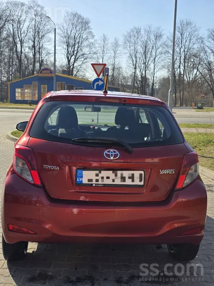 Toyota Yaris 2014 photo 4