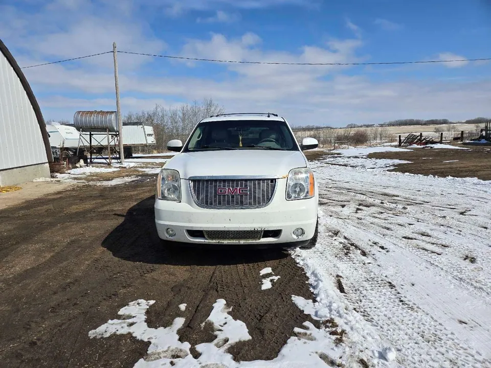 GMC Yukon 2010 photo 3