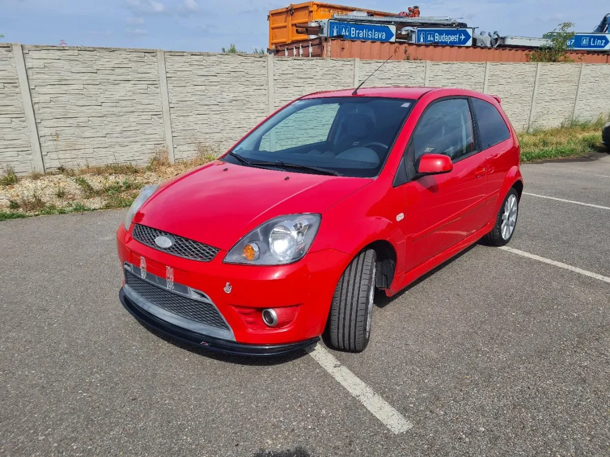 Ford Fiesta 2005 photo 2
