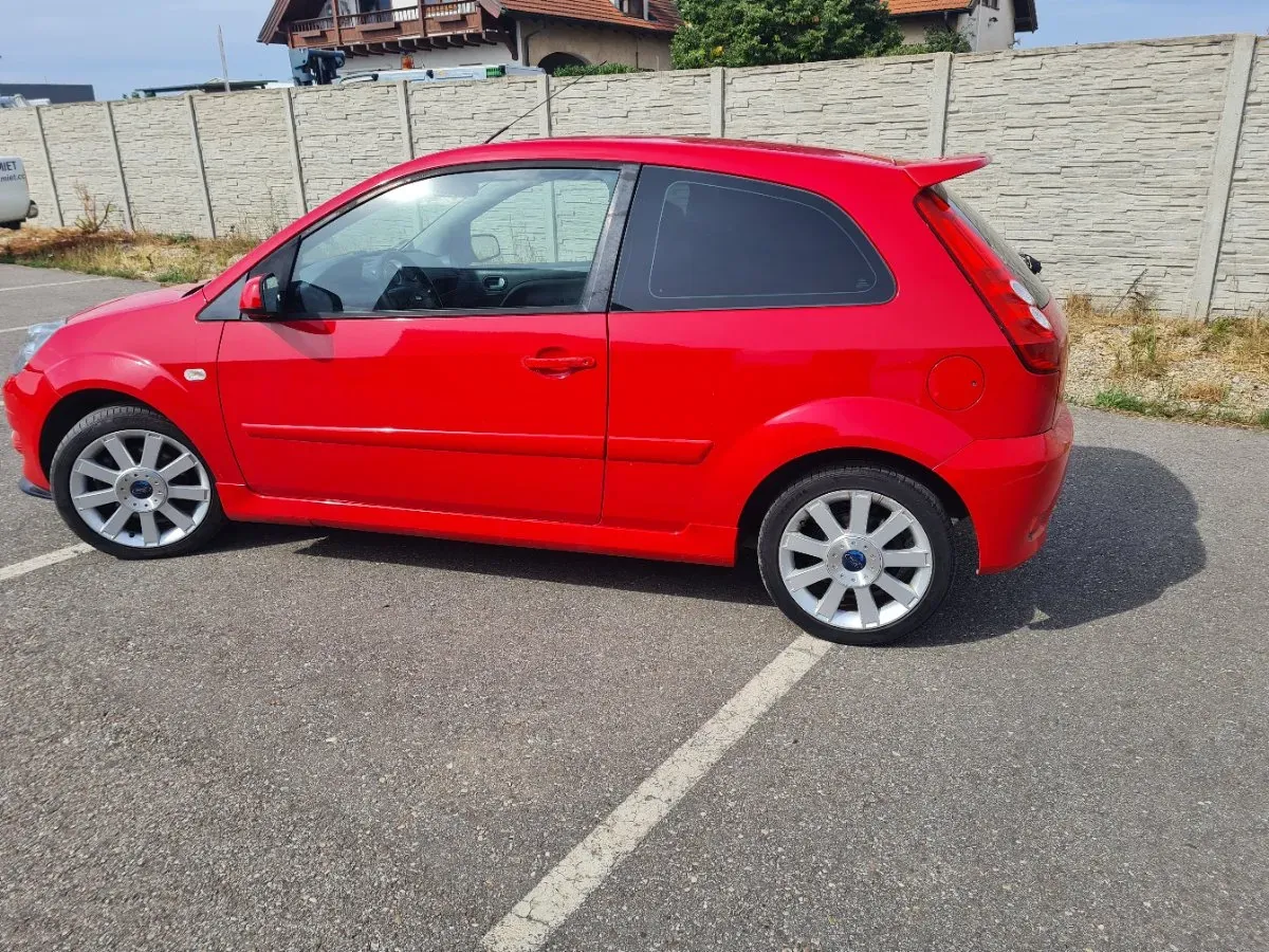 Ford Fiesta 2005 photo 3