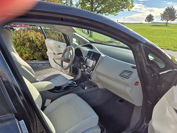 Nissan Leaf 2014 photo 2
