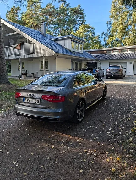 Audi A4 2012 photo 4
