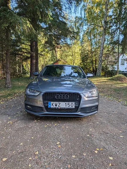 Audi A4 2012 photo 2