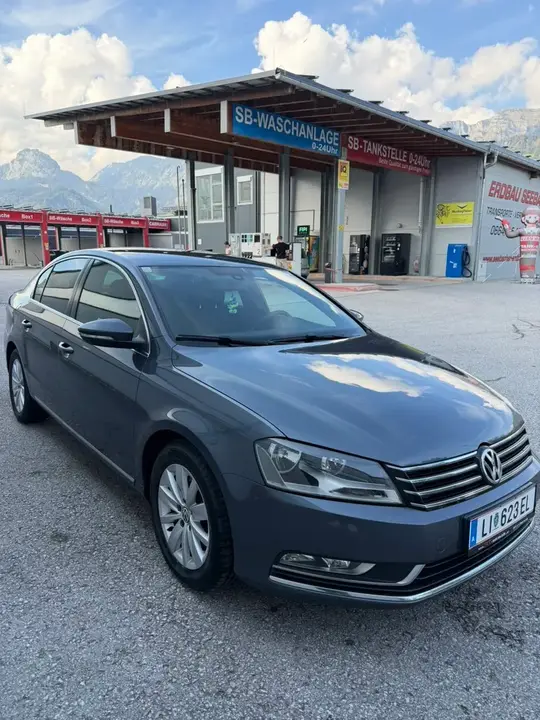 Volkswagen Passat 2011 photo 2