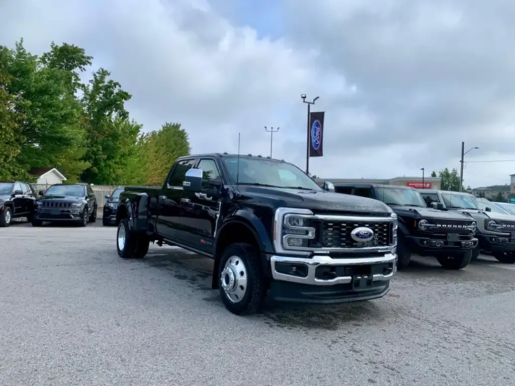 Ford F-450 Super Duty 2026 photo 3