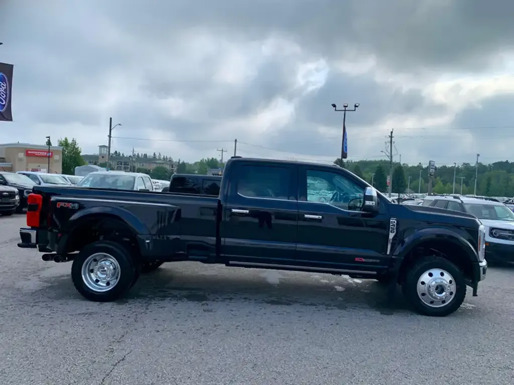 Ford F-450 Super Duty 2026 photo 4
